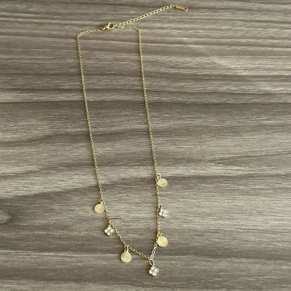 Diamond flower Necklace Q336